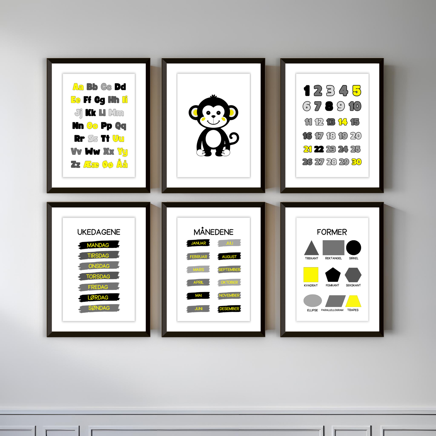 Seks plakater i svart/gul-serien hengende på vegg innrammet.