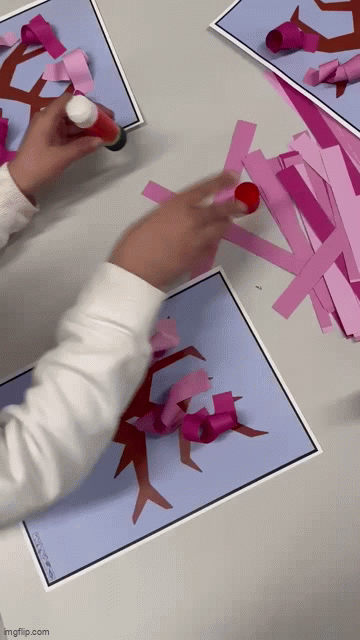 GIF/video av barn som lager Vårtre i 3D.
